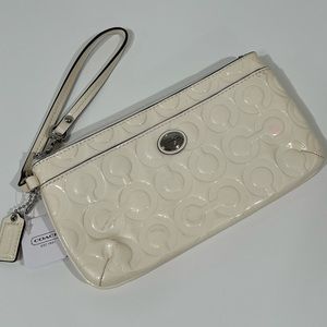 NWT Coach Peyton OP Embossed Ivory Shimmer Patent Leather Go Wristlet Bag